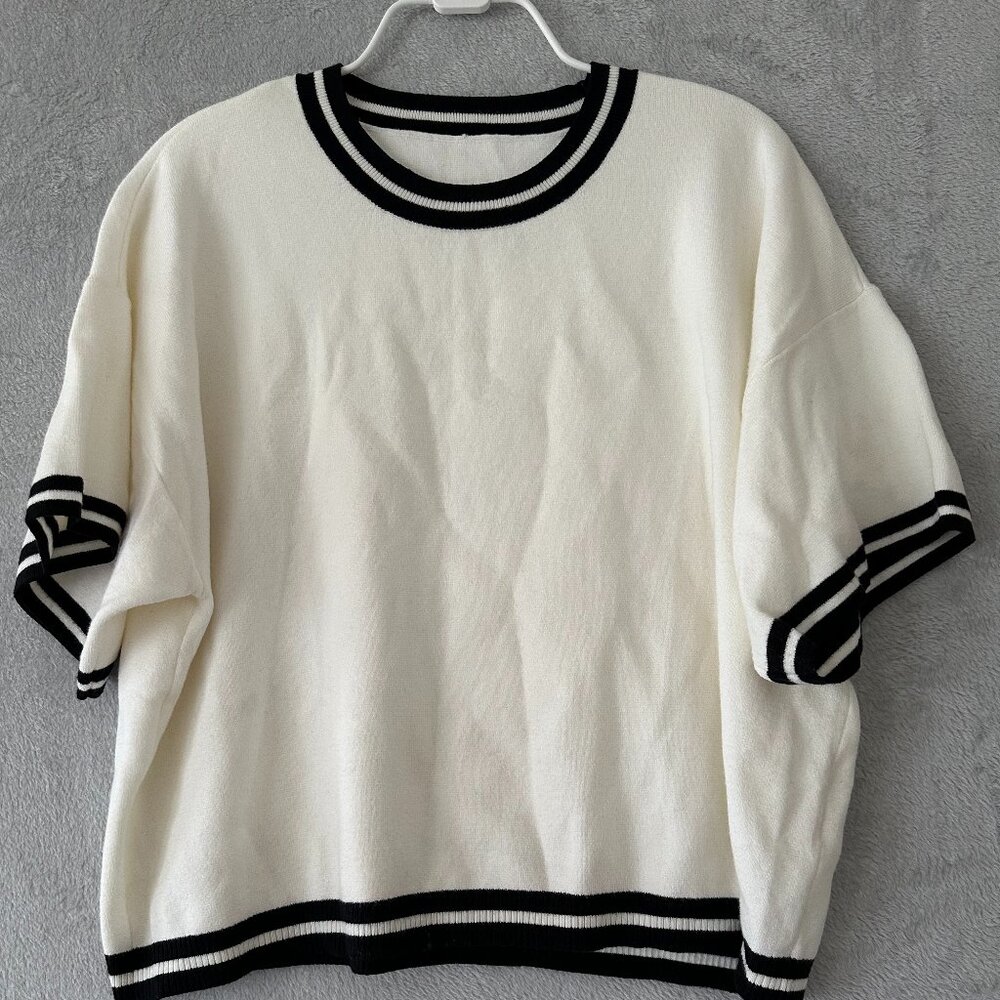 Abercrombie & Fitch LuxeLoft Cropped Sweater Tee in White and Black, Size XL
